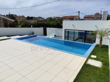 Moradia T3 para Venda em Gulpilhares e Valadares