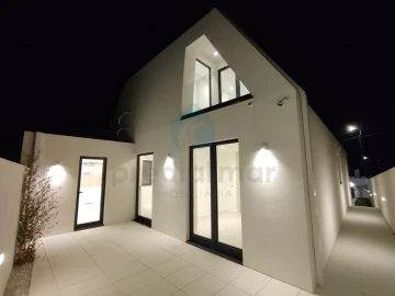 Moradia T3 para Venda em Gulpilhares e Valadares