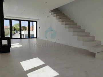 Moradia T3 para Venda em Gulpilhares e Valadares