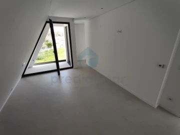 Moradia T3 para Venda em Gulpilhares e Valadares