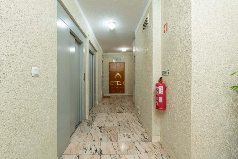 Apartamento T3 para Venda em Póvoa de Santa Iria e Forte da Casa Foto 28