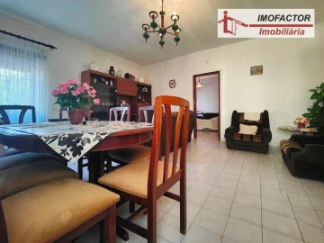 Moradia T5 para Venda em Ladoeiro