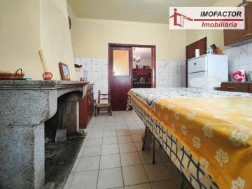 Moradia T5 para Venda em Ladoeiro