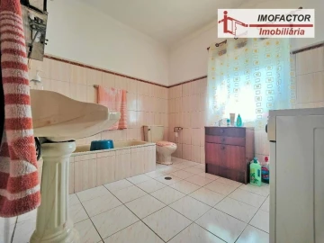 Moradia T5 para Venda em Ladoeiro