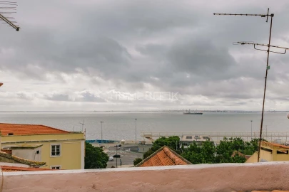 Apartamento T1 para Arrendamento em Santa Maria Maior