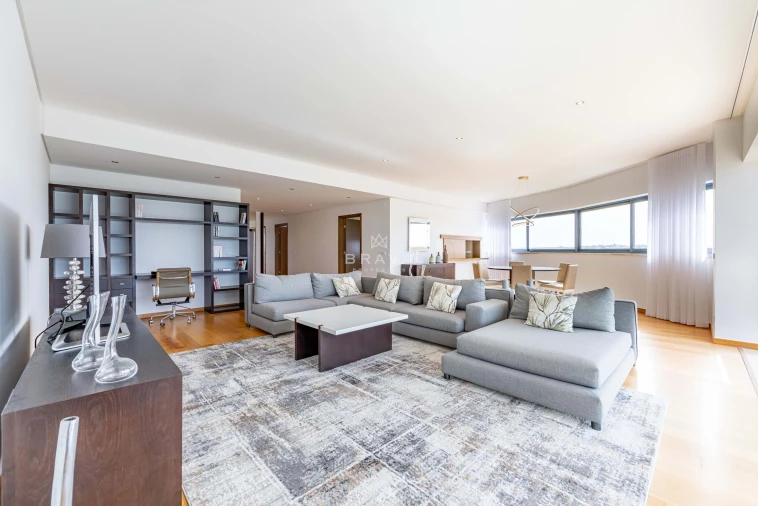 Apartamento T3 para Venda em Quarteira Foto 10