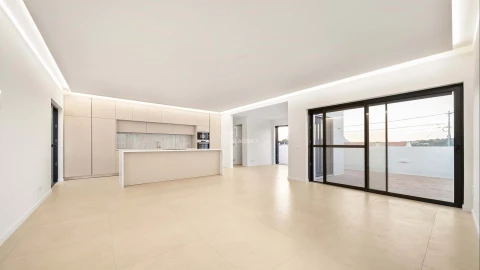 Moradia T3 para Venda em Santa Maria do Castelo e Santiago e Santa Susana