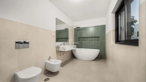 Moradia T3 para Venda em Santa Maria do Castelo e Santiago e Santa Susana