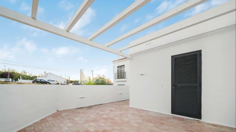 Moradia T3 para Venda em Santa Maria do Castelo e Santiago e Santa Susana