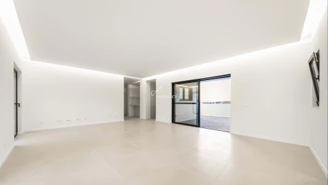 Moradia T3 para Venda em Santa Maria do Castelo e Santiago e Santa Susana