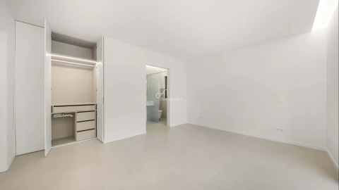 Moradia T3 para Venda em Santa Maria do Castelo e Santiago e Santa Susana