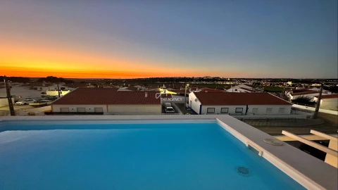 Moradia T3 para Venda em Santa Maria do Castelo e Santiago e Santa Susana