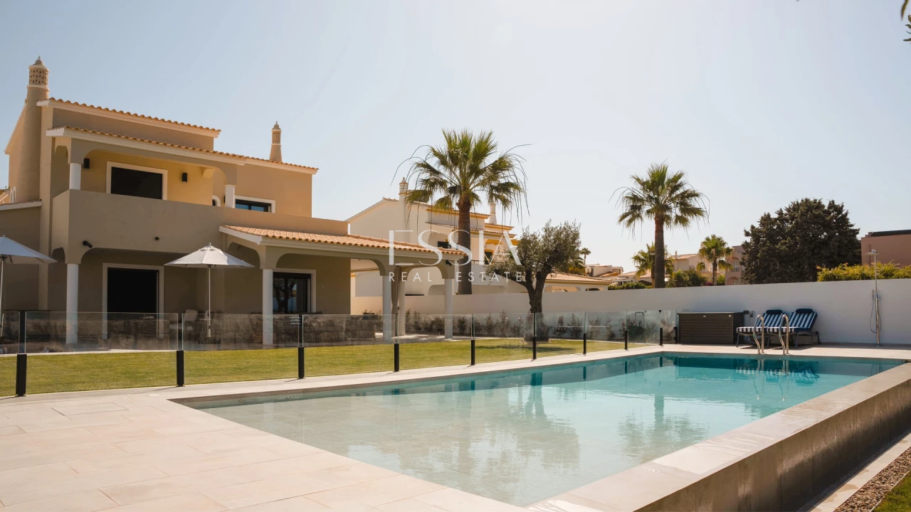 Moradia T5 para Venda em Guia Foto 2