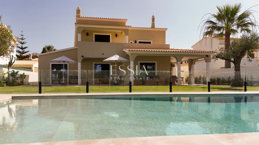 Moradia T5 para Venda em Guia Foto 1