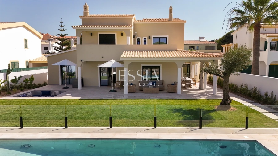 Moradia T5 para Venda em Guia Foto 5