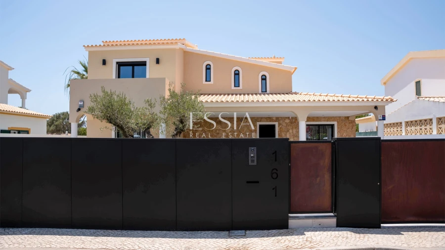 Moradia T5 para Venda em Guia Foto 11