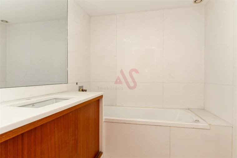 Apartamento T3 para Venda em Lordelo do Ouro e Massarelos Foto 31