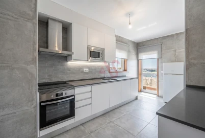 Apartamento T1 para Venda em Aver-O-Mar, Amorim e Terroso