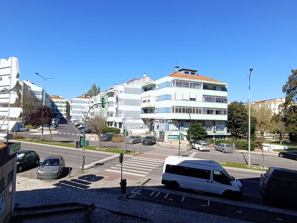 Apartamento T3 para Venda em Massamá e Monte Abraão Foto 4