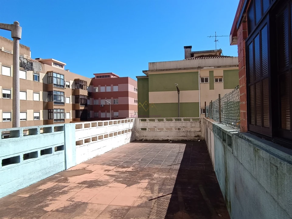 Apartamento T3 para Venda em Massamá e Monte Abraão Foto 1