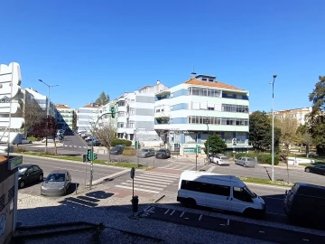 Apartamento T3 para Venda em Massamá e Monte Abraão
