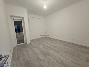 Apartamento T3 para Venda em Massamá e Monte Abraão