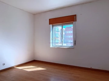 Apartamento T3 para Venda em Massamá e Monte Abraão