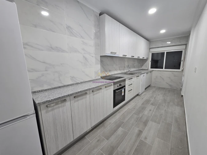 Apartamento T3 para Venda em Massamá e Monte Abraão Foto 12