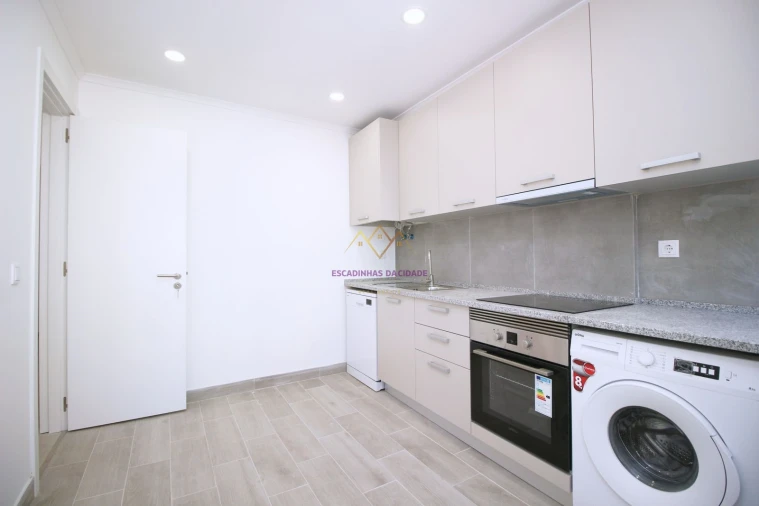 Apartamento T3 para Venda em Massamá e Monte Abraão Foto 10