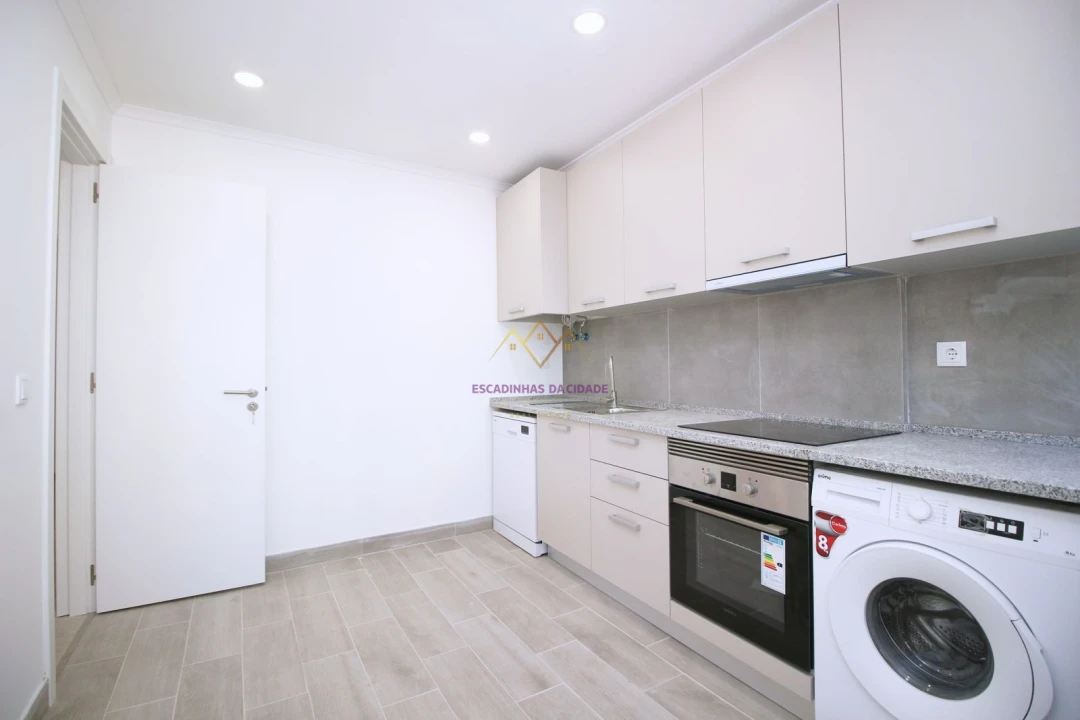 Apartamento T3 para Venda em Massamá e Monte Abraão Foto 10