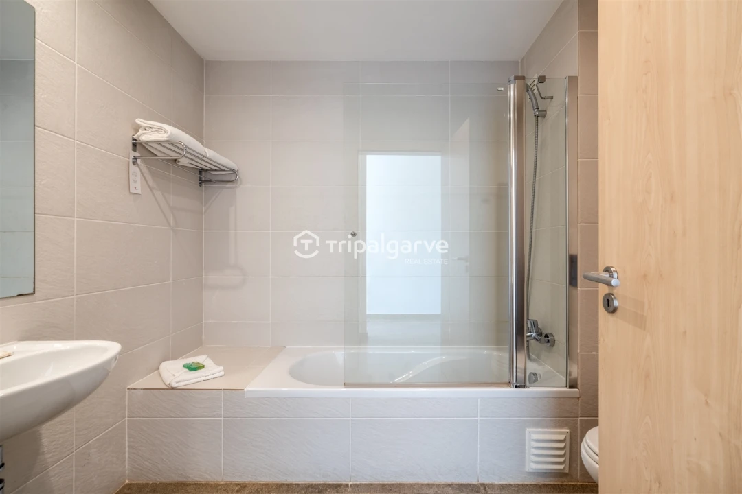 Apartamento T1 para Venda em Mexilhoeira Grande Foto 20