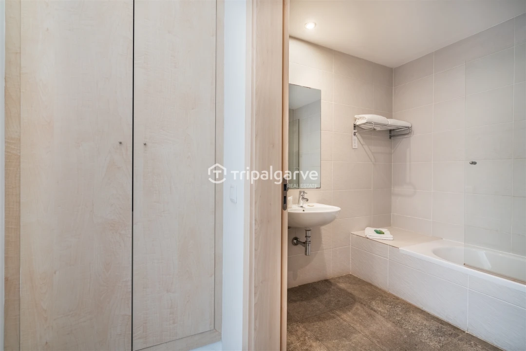 Apartamento T1 para Venda em Mexilhoeira Grande Foto 21