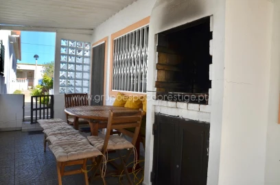 Moradia T4 para Venda em Olhão