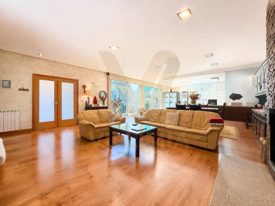 Moradia T4 para Venda em Anais Foto 8