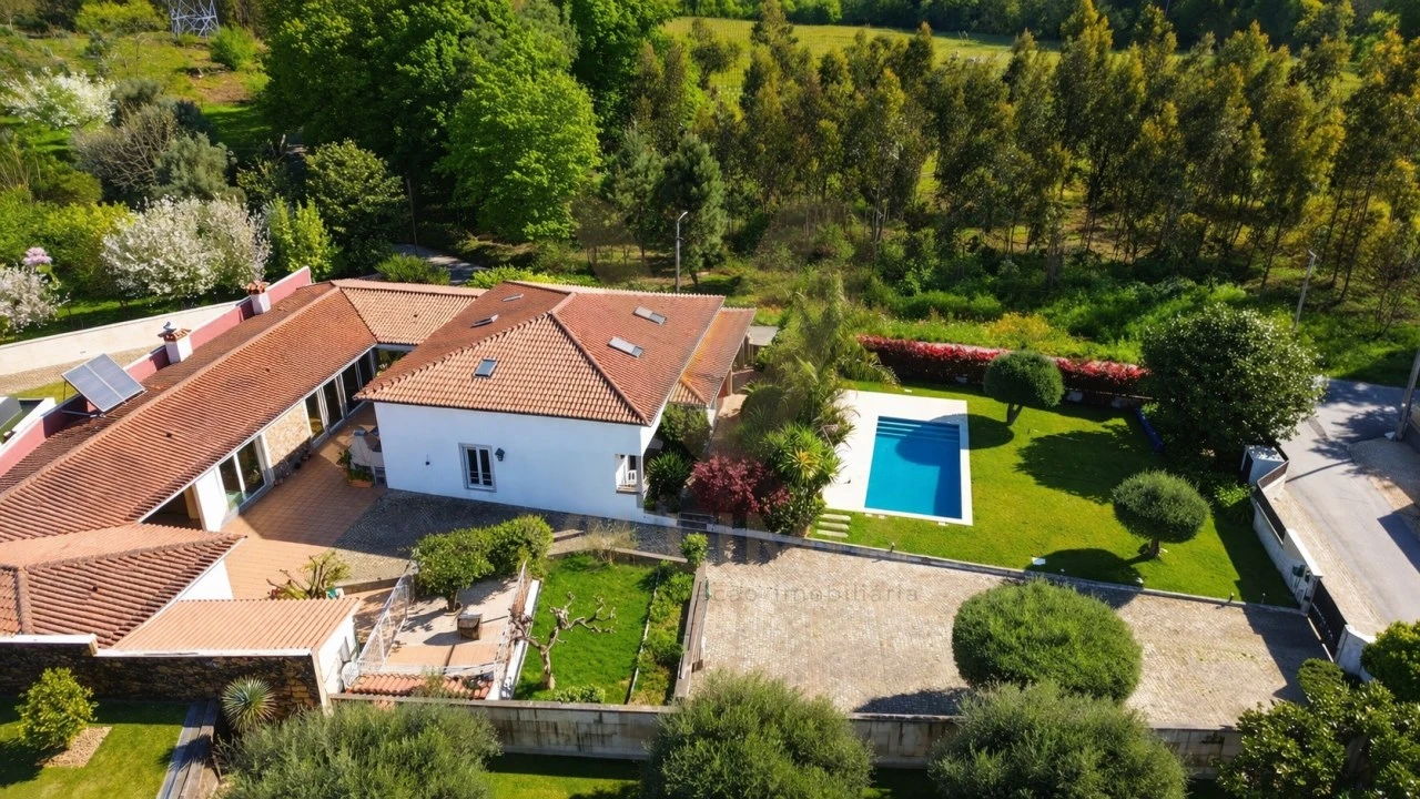 Moradia T4 para Venda em Anais Foto 1