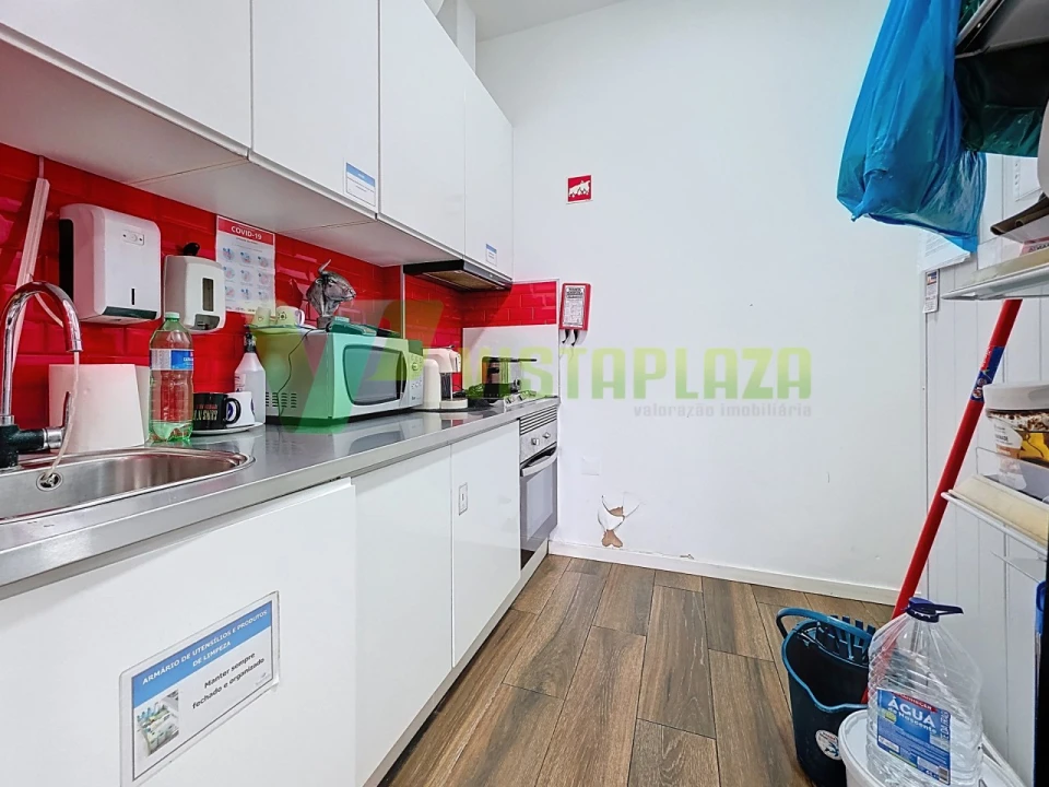 Loja para Arrendamento em Portimão Foto 18