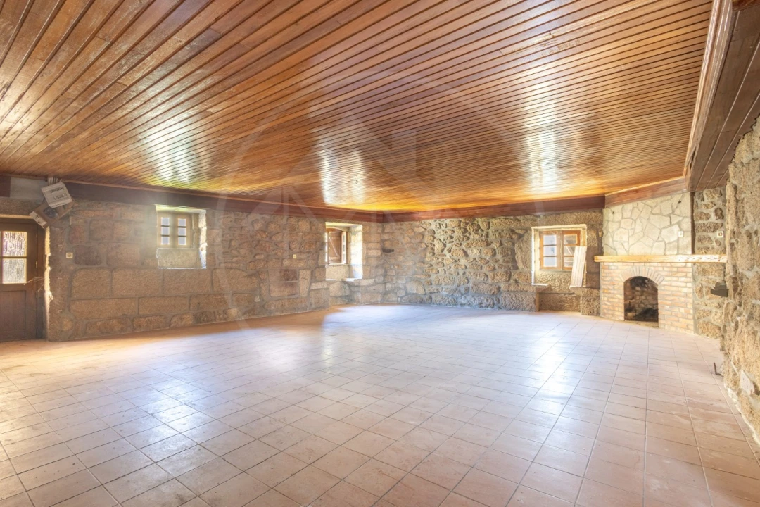 Moradia T5 para Venda em Telões Foto 10