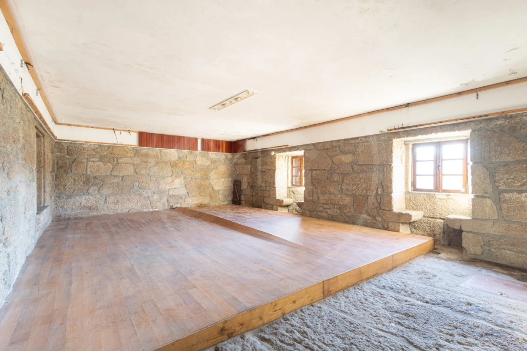 Moradia T5 para Venda em Telões Foto 20