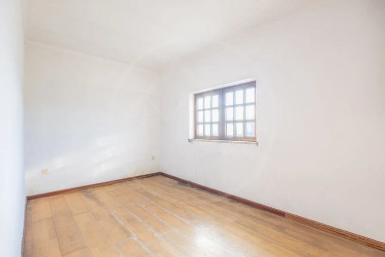 Moradia T5 para Venda em Telões Foto 9