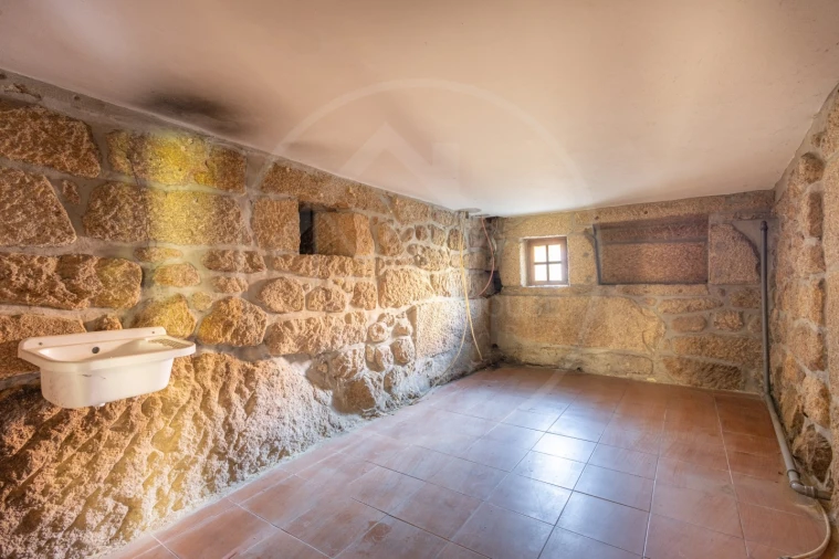 Moradia T5 para Venda em Telões Foto 15