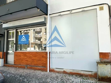 Loja para Arrendamento em Pombal