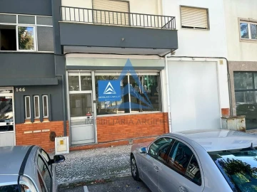 Loja para Arrendamento em Pombal