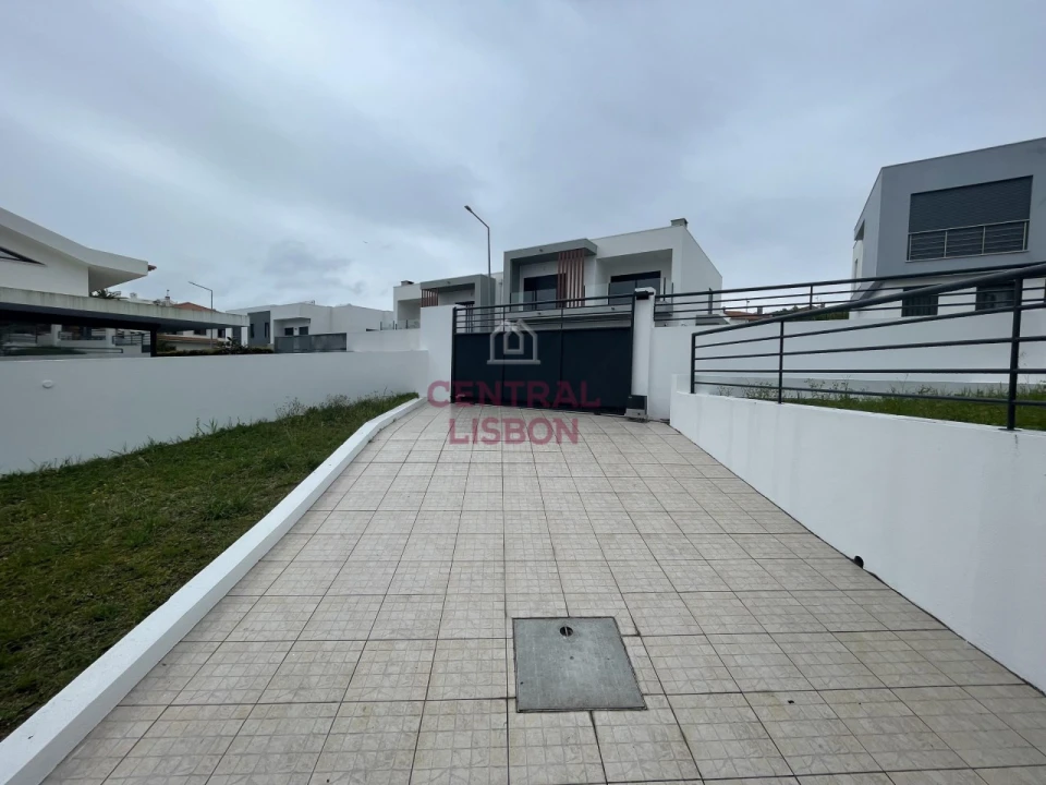 Moradia T5 para Venda em Laranjeiro e Feijó Foto 30