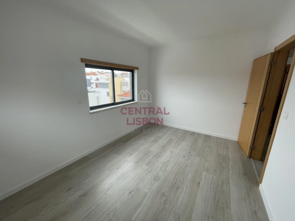 Moradia T5 para Venda em Laranjeiro e Feijó Foto 22