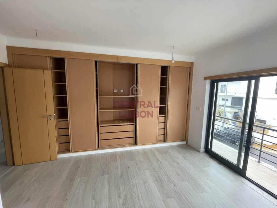 Moradia T5 para Venda em Laranjeiro e Feijó Foto 20