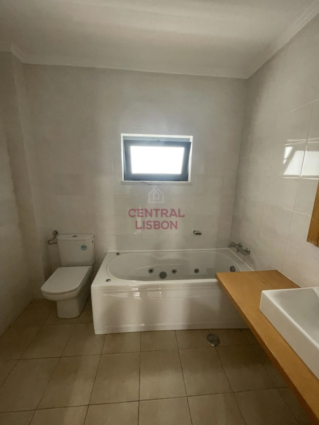 Moradia T5 para Venda em Laranjeiro e Feijó Foto 16