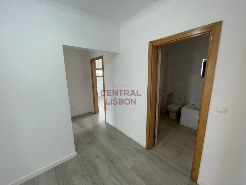 Moradia T5 para Venda em Laranjeiro e Feijó Foto 15