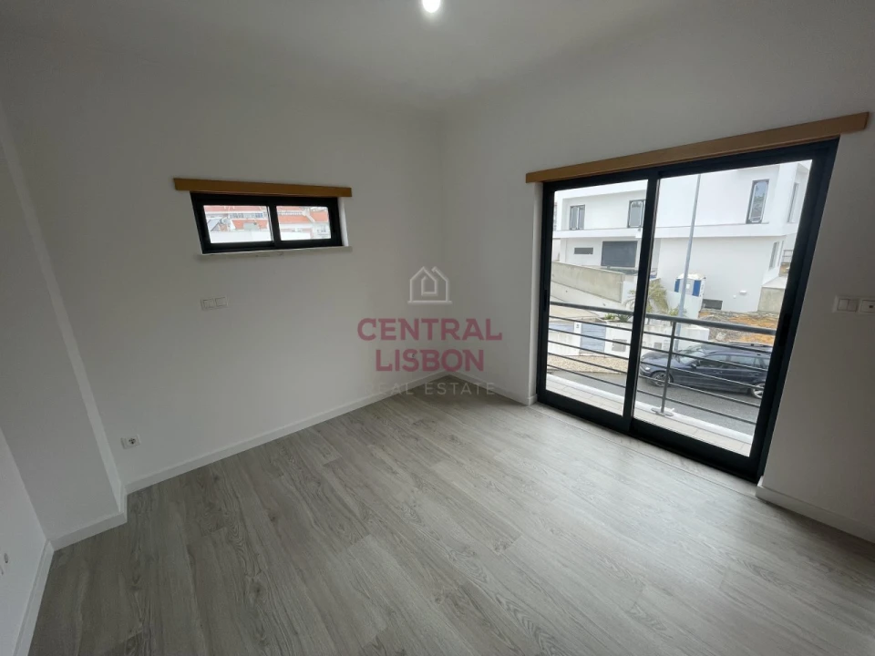 Moradia T5 para Venda em Laranjeiro e Feijó Foto 14