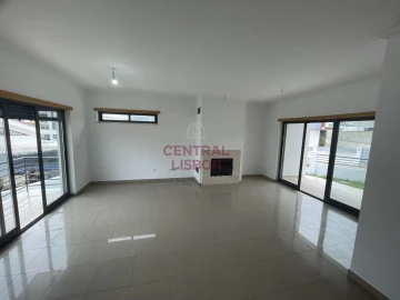 Moradia T5 para Venda em Laranjeiro e Feijó