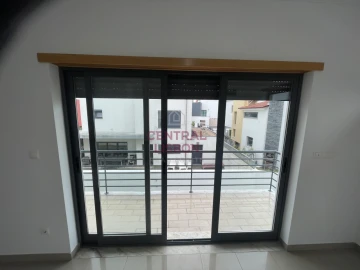 Moradia T5 para Venda em Laranjeiro e Feijó